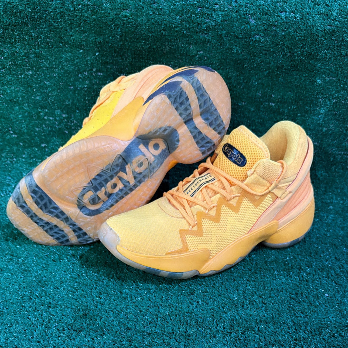 Adidas D.O.N. Issue 2 Crayon 🖍️ (SIZE 6)