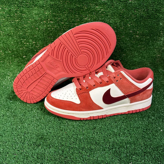 Nike Dunk Low V-Day ❣️ (size 5)