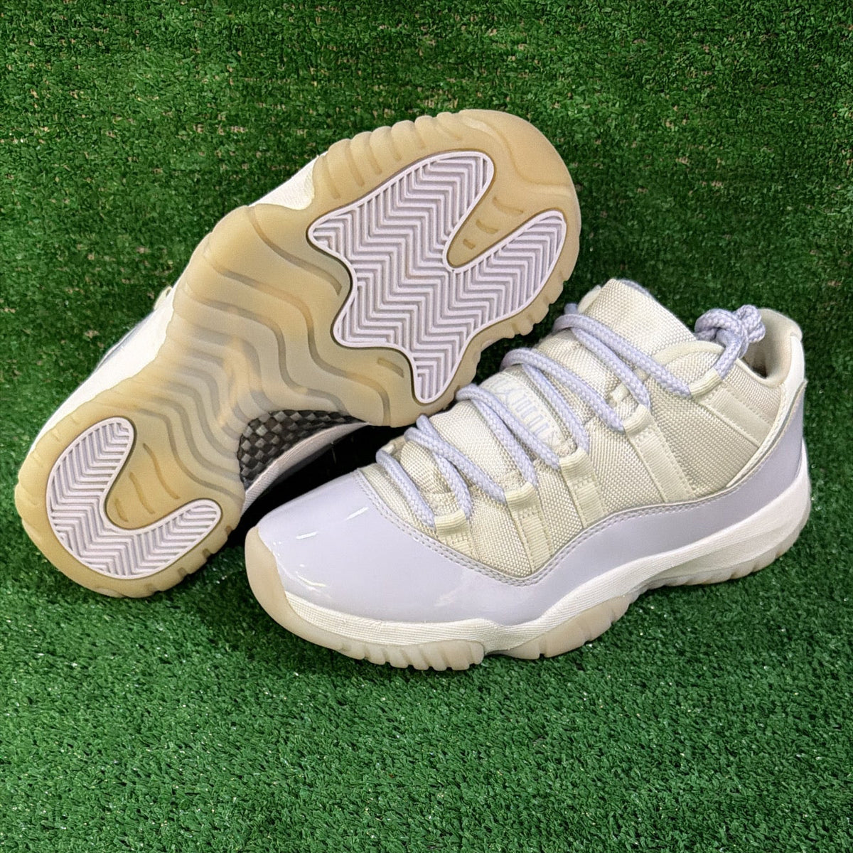 Jordan 11 Low Pure Violet