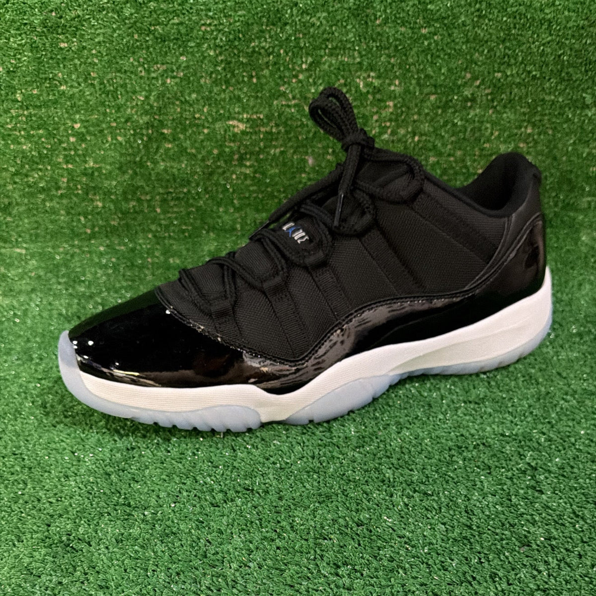 Jordan 11 Retro Low Space Jam (Size 14)
