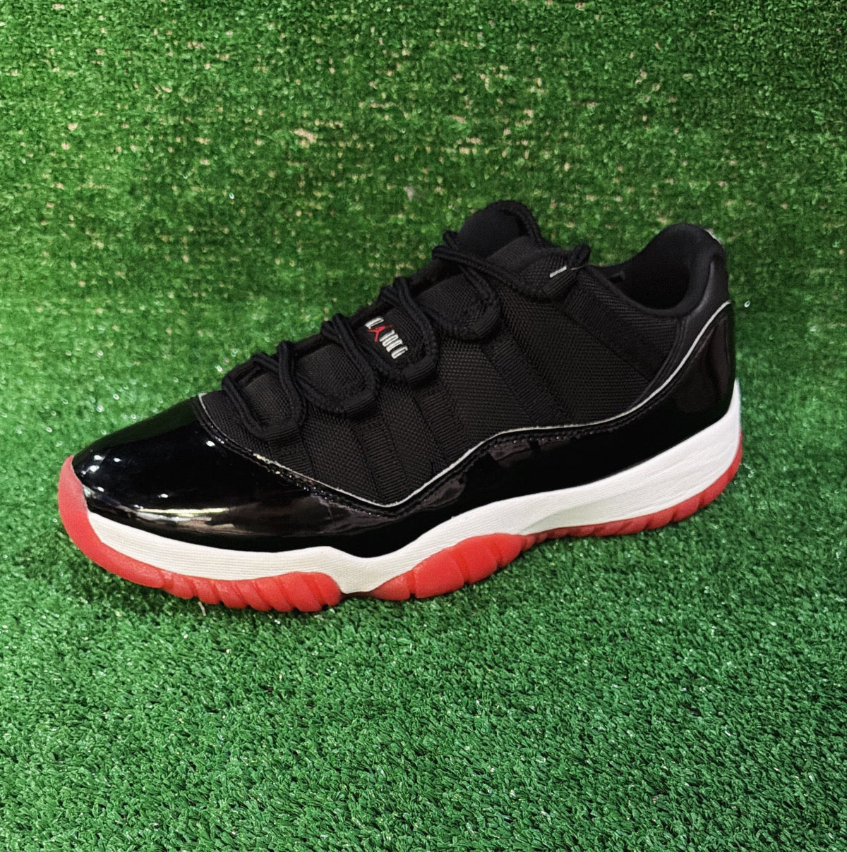 Jordan 11 Low Bred (Size 11)