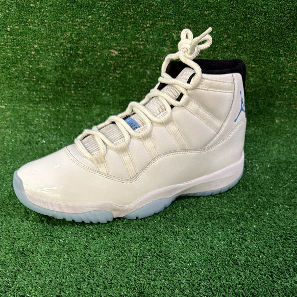 Jordan 11 Retro Legend Blue (Size 11)