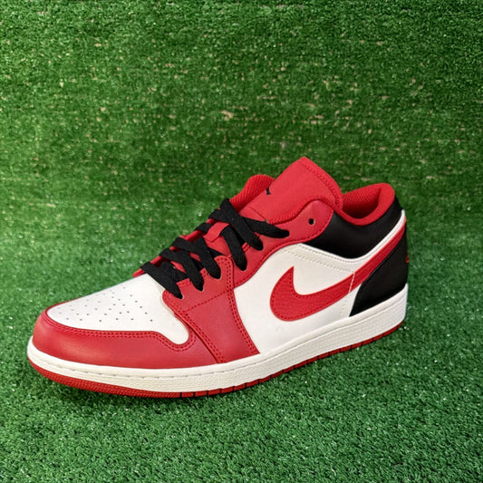 Jordan 1 Low Bulls (Size 11)