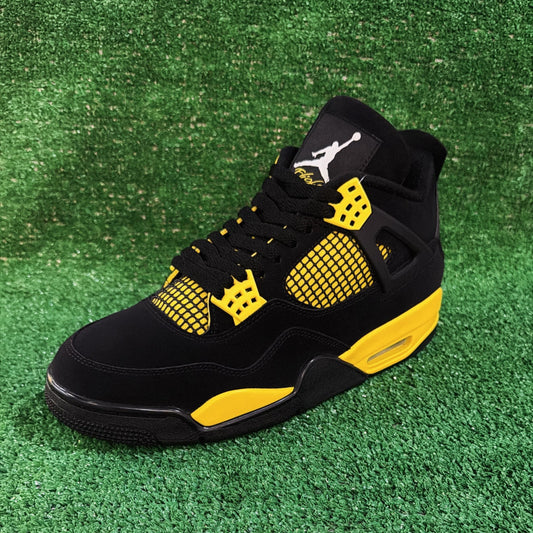 Jordan 4 Retro Thunder (Size 9.5)
