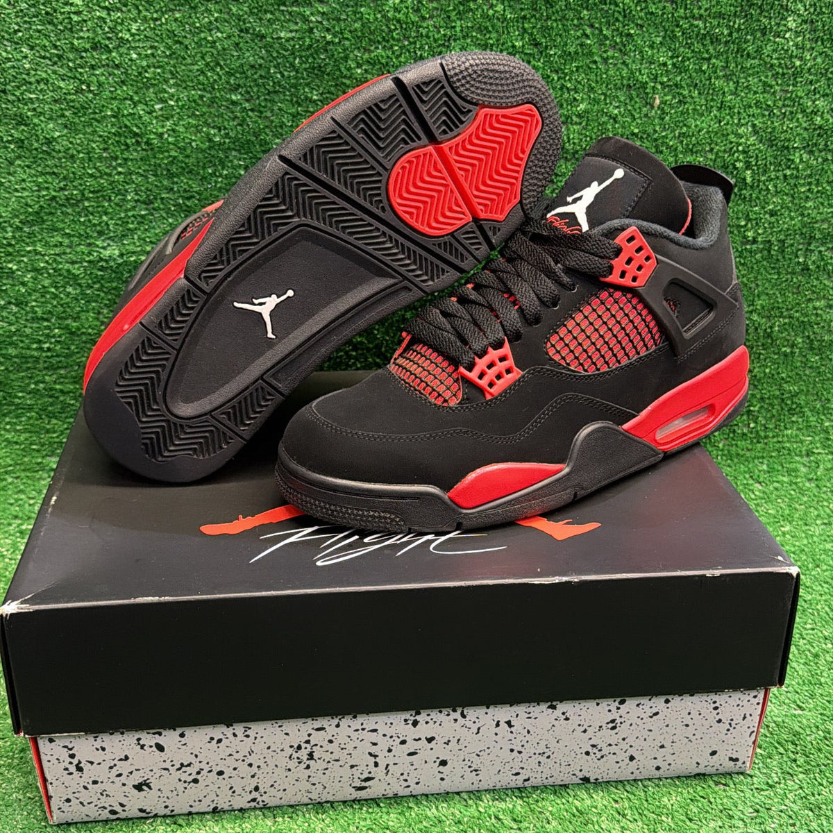 Jordan 4 Red Thunder ( Size 8.5 )