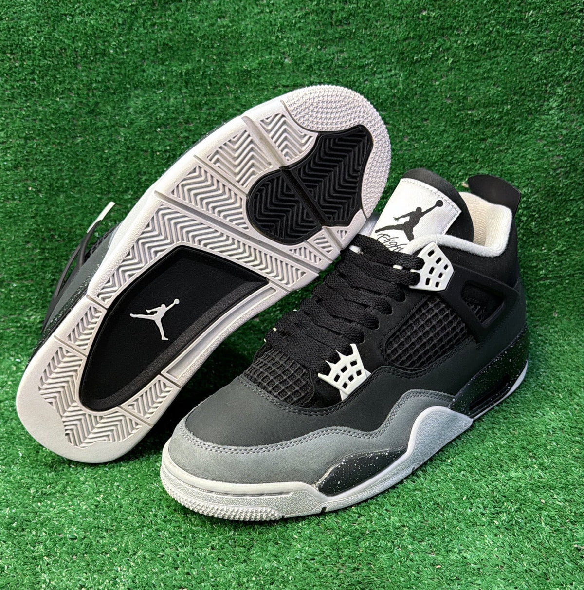 Jordan 4 Retro Fear ( Size 9 )